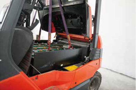 carregamento-metodo-byd-empilhadores-eletrico-com-baterias-lff-dupla-elevacao-2